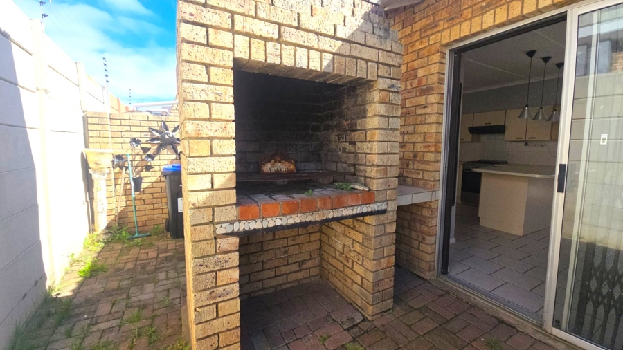 2 Bedroom Property for Sale in Jeffreys Bay Central Eastern Cape